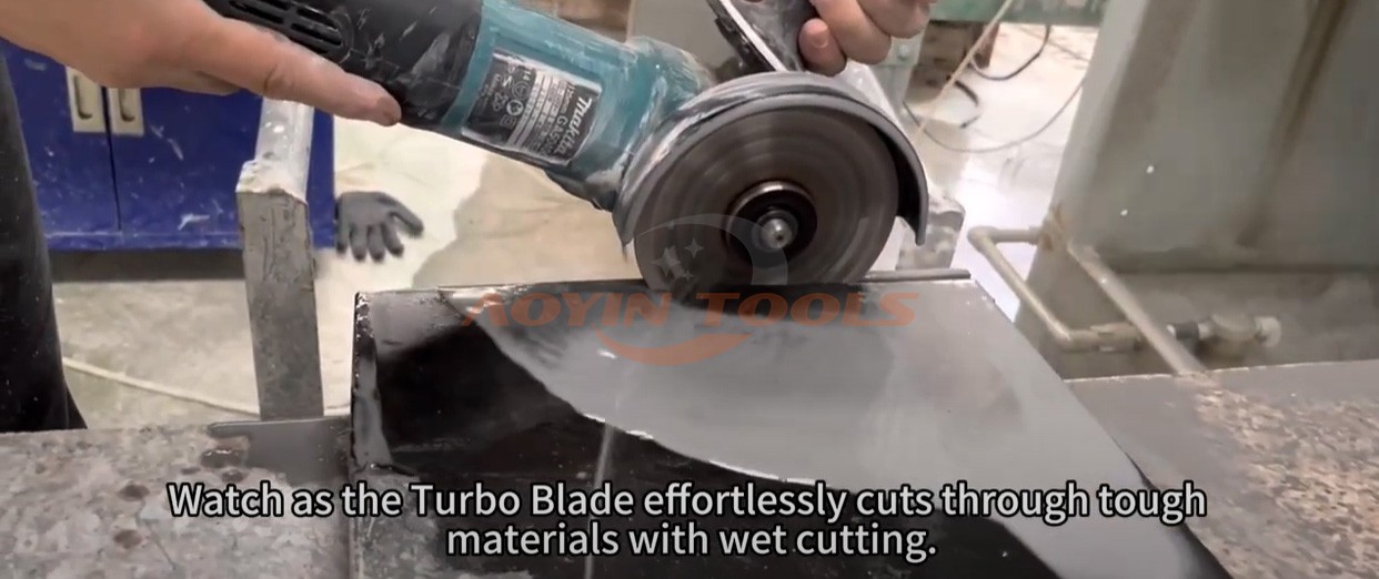 Demostración de corte en seco y húmedo con hoja de sierra turbo